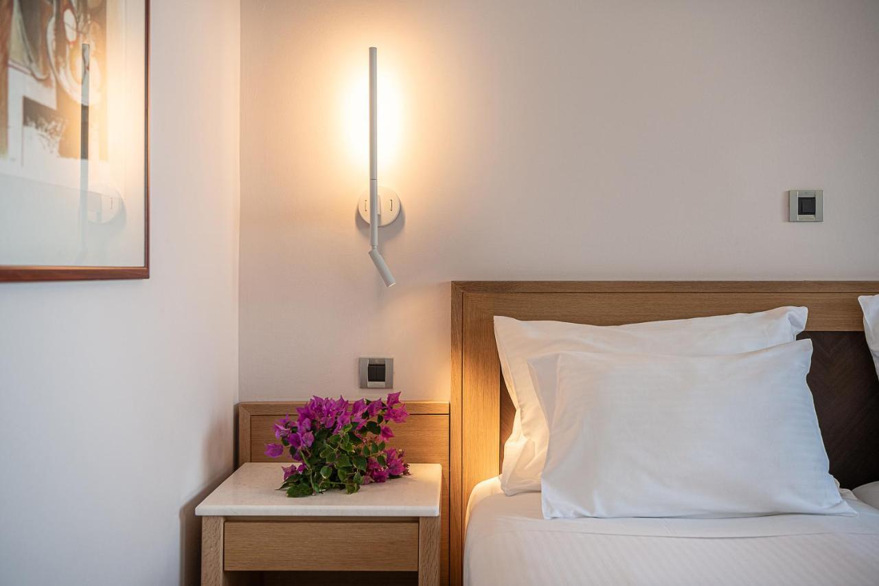 Porto Platanias Beach Resort & Spa Exterior photo A wall light