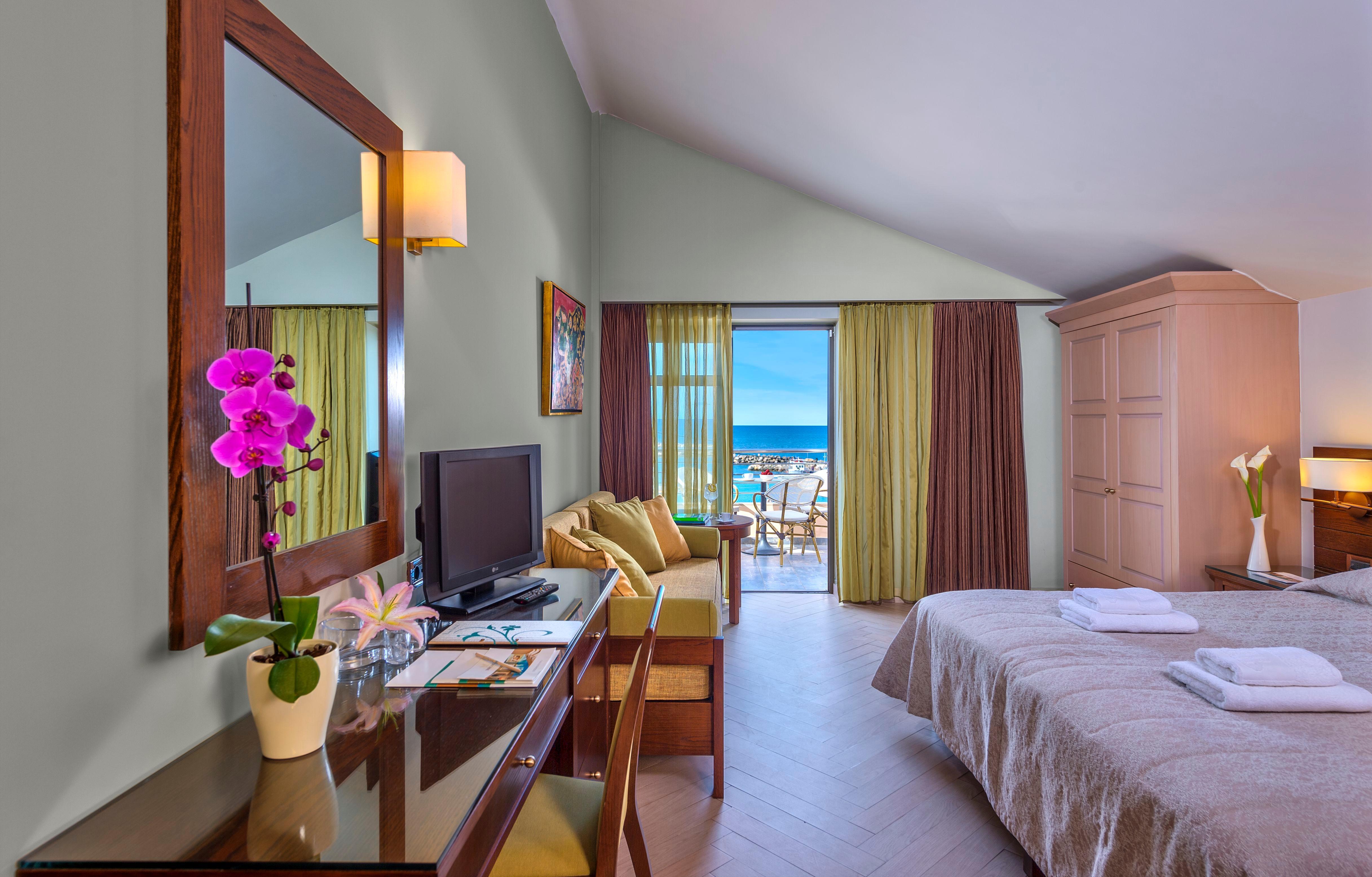 Porto Platanias Beach Resort & Spa Exterior photo A typical hotel room