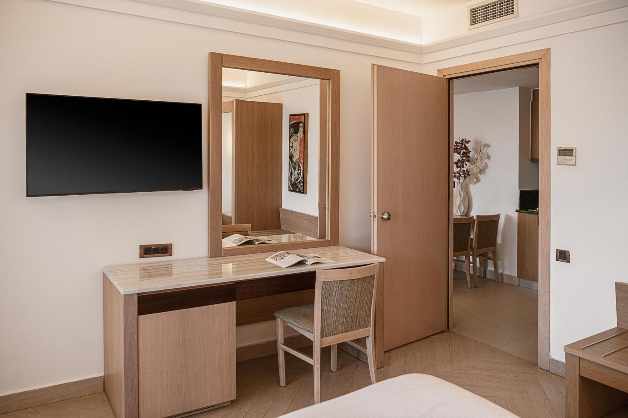 Porto Platanias Beach Resort & Spa Exterior photo